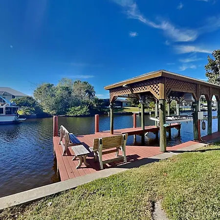Cool Water, 3 Bedrooms, Sleeps 7, Private Pool, Pet Friendly, WiFi